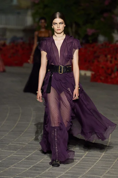 Look 99